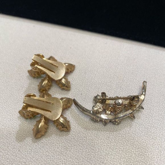 Vintage Multi Color Flower Rhinestone Earrings And Brooch - Picture 14 of 16